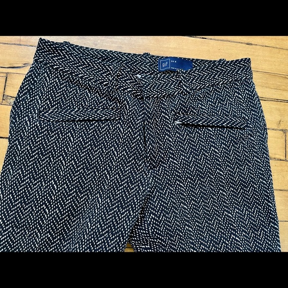 Gap print chinos, size 4, ankle length. - Picture 2 of 3